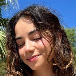 daisy jameliz|Daisy Bloomss (TikTok Star) Wiki, Age, Height,。